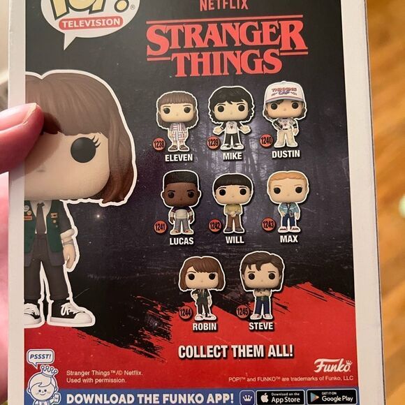 Funko Pop Stranger Things ROBIN Vinyl Figure - Picture 6 of 8